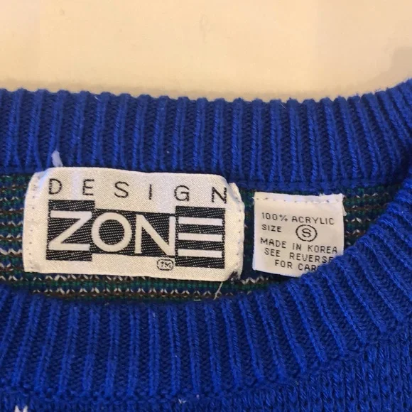 Vintage Design Zone Sweater - Picture 4 of 5